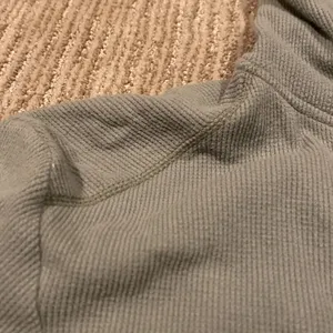 SKIMS CROPPED ZIPPED HOODIE thumbnail 2