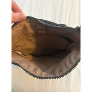 Baggallini Everywhere Crossbody Bag Black‎ Nylon Triple Zip Travel Messenger thumbnail 4