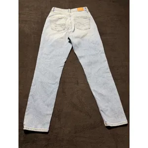 American Eagle Outfitters Womens Mom Jeans‎ Light Wash Distressed High Rise Size thumbnail 2