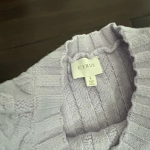Cyrus Women’s Light Purple Crewneck Sweater Large thumbnail 2