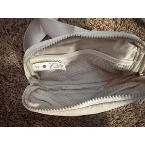 Lululemon Everywhere Belt Bag 1L White‎ Opal Crossbody Waist Bag thumbnail 5