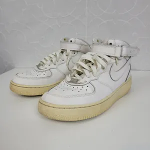 Nike Air Force 1 82' Women's Sneakers 7.5 White Mid Top Lace Up Athletic Shoes thumbnail 2