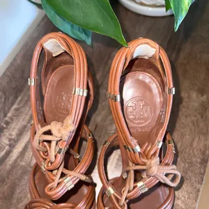 Tory‎ Burch Audrianna Knotted Leather Heeled Sandals Dressy - Tan Size 8M thumbnail 9