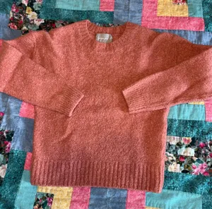 Everlane 65% WOOL Blend Coral Bouclé Woman’s Cozy Sweater, Size Small Outdoor thumbnail 1