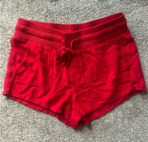 Red Shorts Size M thumbnail 1