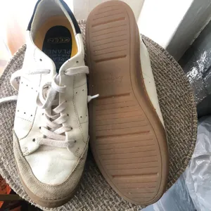 Sam Edelman Josi Gum Sole Leather Retro Genuine Leather lar up sneakers white with black details and arch support soles thumbnail 3