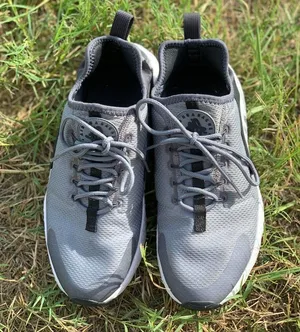 Nike Women Air Huarache Run Ultra (Black / Grey) thumbnail 2