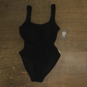 NWT Vince Camuto Textured Scoop Neck Ring One Piece Swimsuit V1L099 Black 4 thumbnail 3