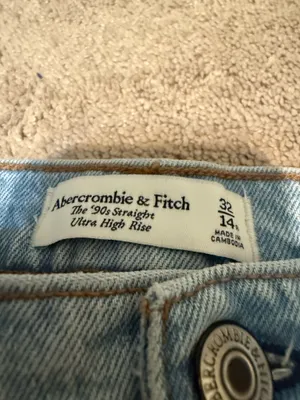 Abercrombie Jeans 90s Ultra High-Rise Straight thumbnail 4