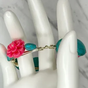 Silver Tone Faux Turquoise Beaded Pink Cross Small Wire Bangle Bracelet thumbnail 3