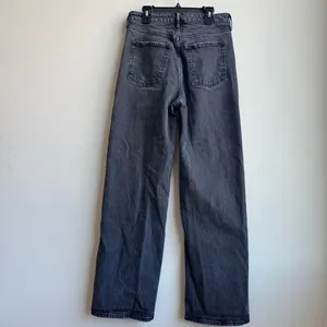 Old Navy Ski Hi Wide Leg Barrel Gray Black Solid Wash Jeans Size 4 /27 Inseam 29 thumbnail 4