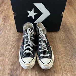 CONVERSE all Star Chuck Taylor hi top kiss lips embroidered lace up shoes sz7 thumbnail 8