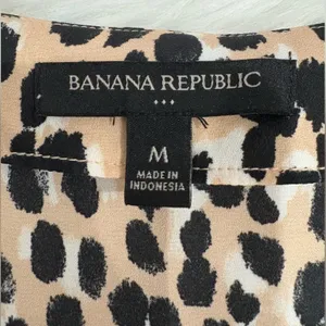 Banana Republic Animal Print V-Neck Blouse Size M thumbnail 6