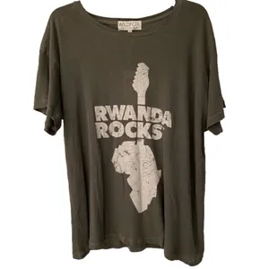 Wildfox Rawanda Rocks Women’s Grey Oversized Tee Shirt Size Medium thumbnail 2