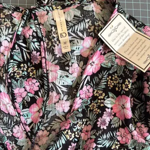 Aeropostale live love Dream Black and Pink romper with Floral Print NWT thumbnail 3