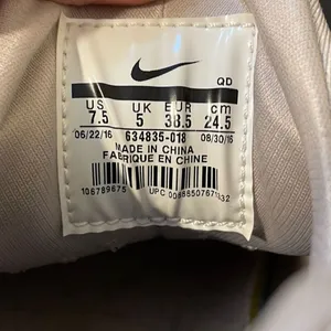 Nike Air Huaraches‎ Sneakers. Size 7.5 Cream thumbnail 11