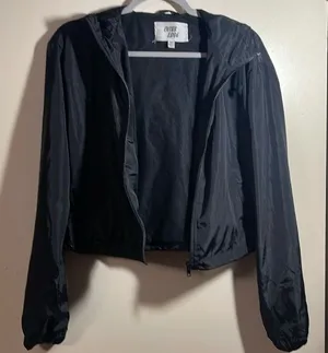 Outer Edge Cropped Blk windbreaker sz M thumbnail 1