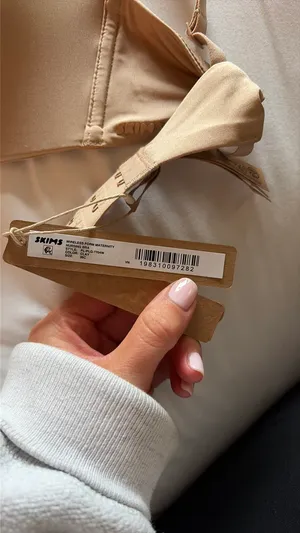Skims wireless form nursing bra  thumbnail 4