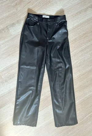 Abercrombie Curve Love Leather 90s Relaxed Pant thumbnail 3