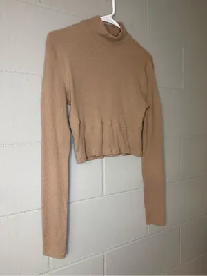 Lululemon LA Turtleneck Long Sleeve in Soft Sand Women’s Size 4 Athletic Top thumbnail 6