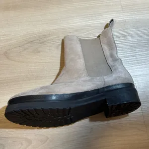 Aerosoles Camila Chelsea Boots‎ Taupe 8 Women Suede Lug Sole Ankle Gorpcore thumbnail 7
