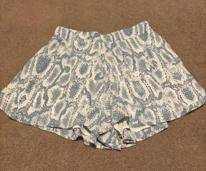 Pants Store Shorts thumbnail 1