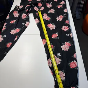Victoria's‎ Secret Pajama Pants Large Black Pink Rose Floral Logo Waistband thumbnail 4