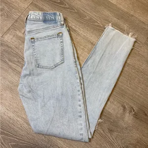 •Abercrombie & Fitch• The Skinny High Rise Jeans thumbnail 2