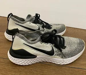 Nike Epic React Flyknit 2 Women's Running Shoes Size 8.5 thumbnail 1