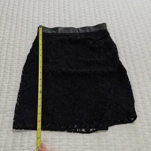 Zara Black Lace Mini Skirt With Faux Leather Waist Trim Detail Sz XS thumbnail 3