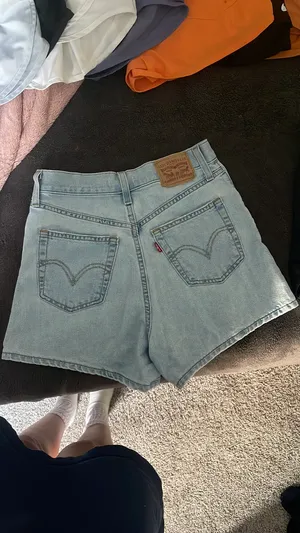 Levi’s Mom Shorts thumbnail 3
