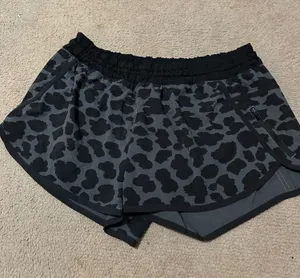 Lululemon shorts thumbnail 1