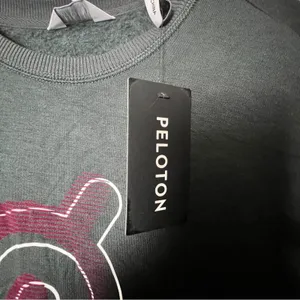 Peloton Women's Crewneck Long Sleeve Weekender Side Split Logo Pullover NWT Sz M thumbnail 8