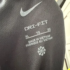 Nike Women’s XL Black Athletic Workout Shorts thumbnail 5