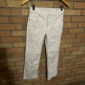 NWT MNG Mango Sienna Flare Cropped Jeans White Raw Hem Women’s Size 2 thumbnail 4