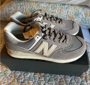 New Balance Shoes thumbnail 1