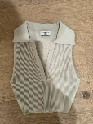 Aritzia Crop Top  thumbnail 1