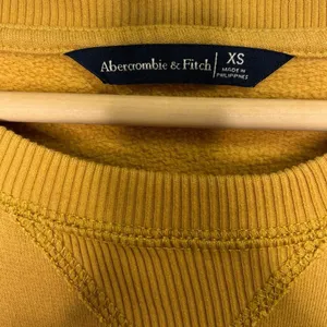 Abercrombie Fitch Top Womens XS Felt Logo Sweatshirt Academic Rugby Yellow thumbnail 10