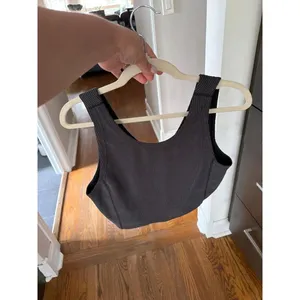 Lululemon Ribbed Softstreme Cropped Tank‎ Top a v-neckline and a ribbed 12 thumbnail 2