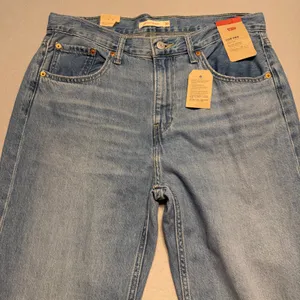 Levis Low Pro Straight Jeans Light Wash Denim High Rise Women Size 30 thumbnail 2