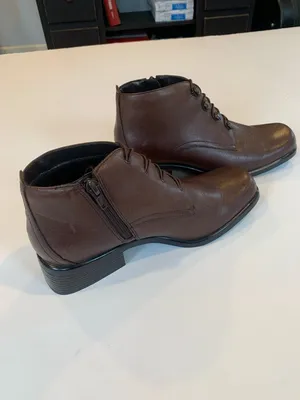 Liz Baker Women’s Size 8 Brown Leather Ankle Boots with Button and Side Zipper thumbnail 4