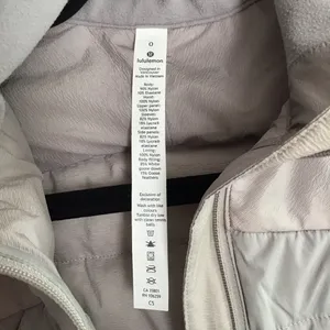Lululemon Down For It All Jacket Size 0 Gray Hooded Full Zip Puffer thumbnail 2