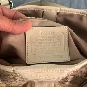 Coach Devin Beige Signature Shoulder Bag thumbnail 4
