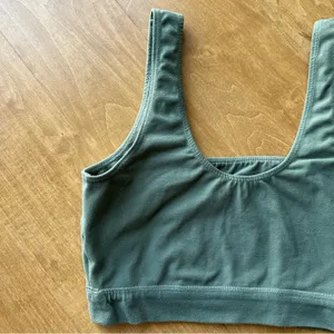 Abercrombie & Fitch Square Neck Lightly Lined Sports Bra, Green, Size Small thumbnail 7