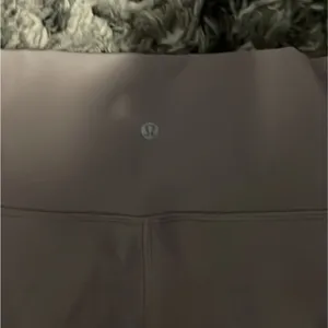 Lululemon Lululemon Wunder Under Crop (High-Rise) *Full-On Luxtreme 21" size 6 thumbnail 7
