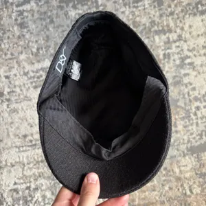 Y2K vintage newsboy black cap with button details women’s thumbnail 6