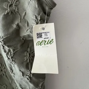 NEW!! Aerie Green Superchill Seamless Floral Textured‎ Jacquard Top thumbnail 5