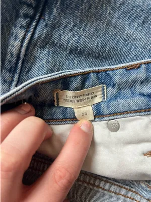 Madewell curvy wide leg jeans thumbnail 4