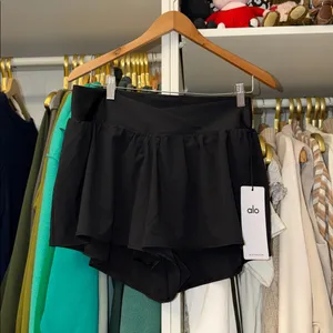 Alo yoga V-Cute Running Short black thumbnail 6