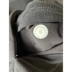 Lululemon On The Fly Jogger Full-On Luxtreme Size 8 Black Drawstring Travel Yoga thumbnail 4